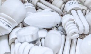 Rozpoczyna się walka z unijnym zakazem produkcji lamp UVB od 2027 r.